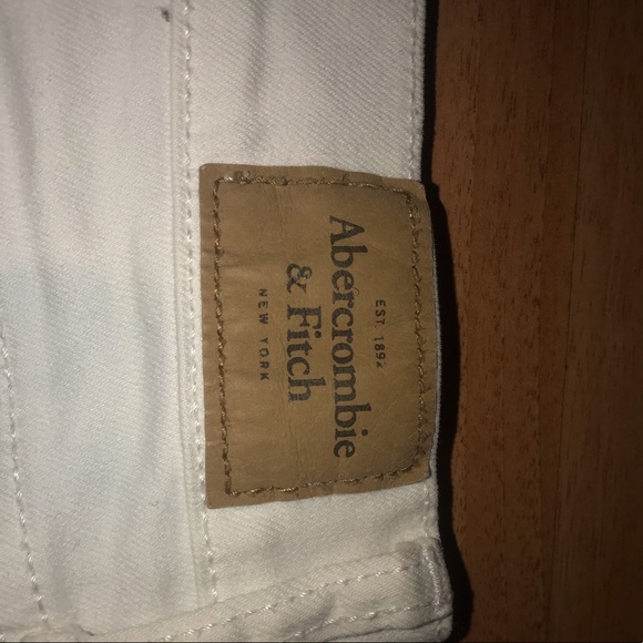 white abercrombie & fitch jean shorts - Picture 3 of 4
